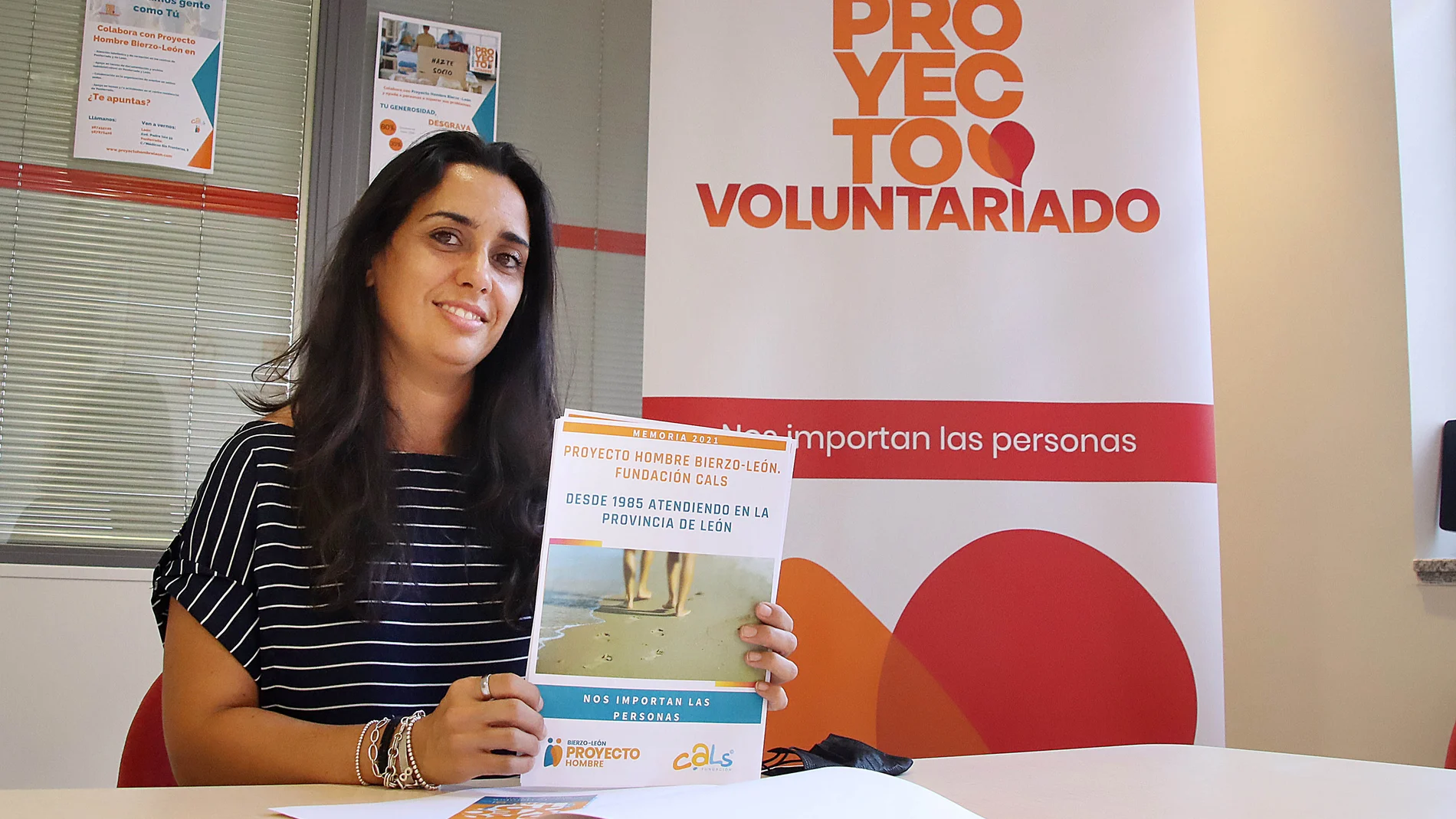 La directora de Proyecto Hombre León, Tania Paz Ramón, presenta la memoria de 2021 de la entidad