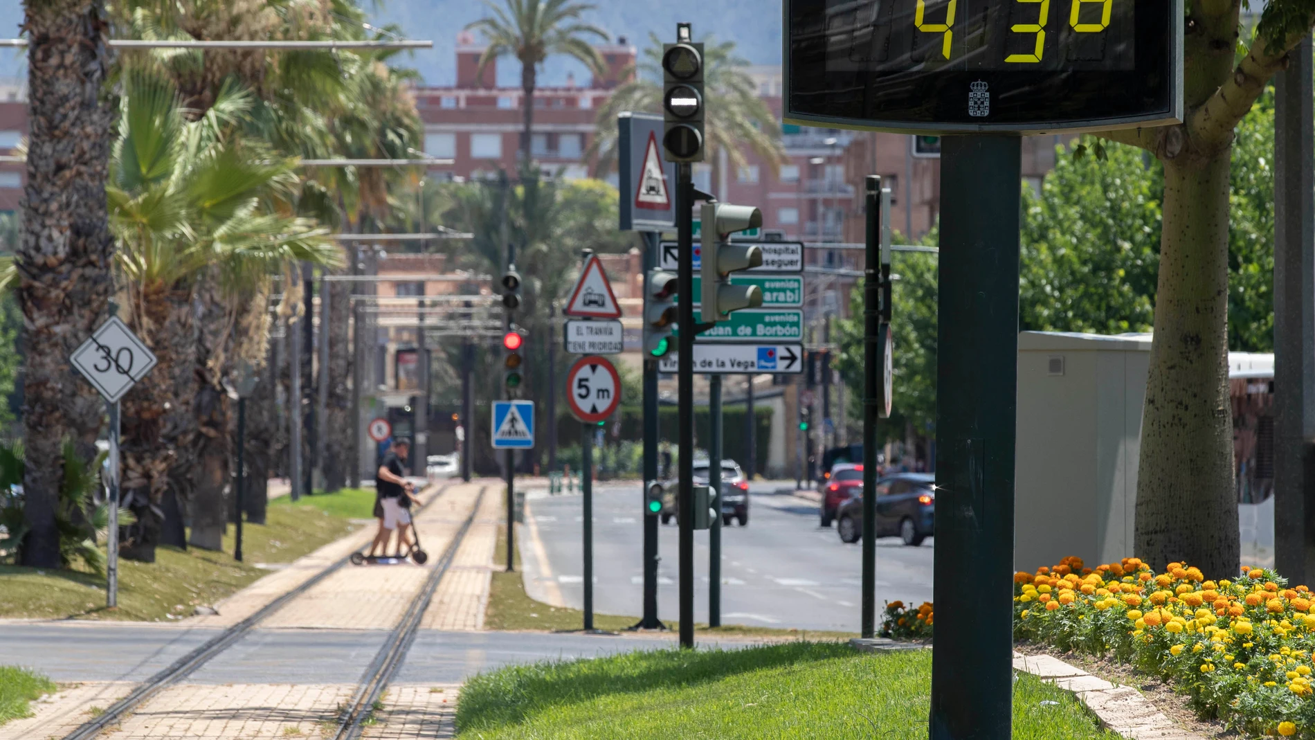 Termómetro situado en la Avenida Juan Carlos I de Murcia que marca 43 grados centígrados el pasado miércoles