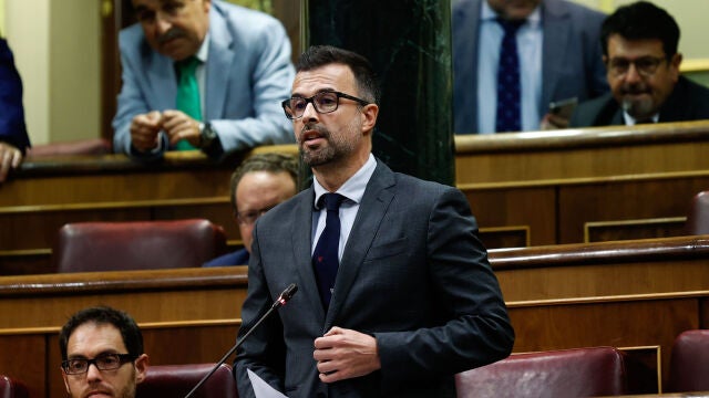 El exdiputado de Ciudadanos Pablo Cambronero, durante la segunda jornada del debate sobre el estado de la nación este miércoles en el Congreso. EFE/Chema Moya