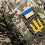 June 27, 2022, Warsaw, Mazowieckie, Poland: Ukrainian army badges are seen on the arm of a Ukrainian soldier. Polish and Ukrainian officials open an outdoor exhibition at Warsaw's Old Town of destroyed and burned out Russian tanks captured by the Ukrainians during the war. Officially named ''For our freedom and yours'' the exhibition is intended to show the horror of war and UkraineA­s heroic defense. It is to be later shown in other European capitals like Berlin or Paris. 27/06/2022