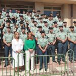La delegada del Gobierno en Castilla y León, Virginia Barcones, junto a los guardias civiles que van a realizar sus prácticas en Soria
