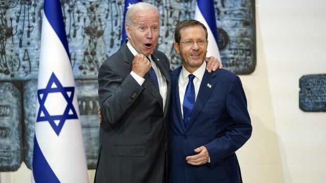 El presidente de EE UU, Joe Biden, junto con el presidente israelí, Isaac Herzog, en su residencia oficial de Jerusalén