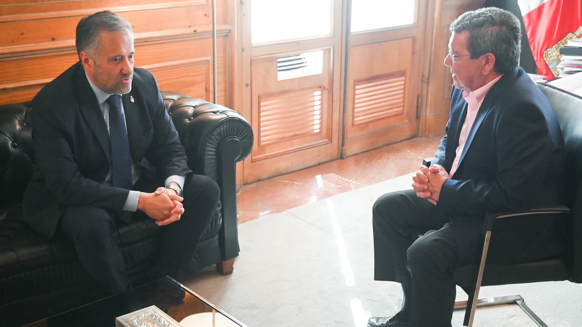 El presidente de las Cortes, Carlos Pollán, realiza una visita institucional al presidente de la Diputación de Burgos, César Rico