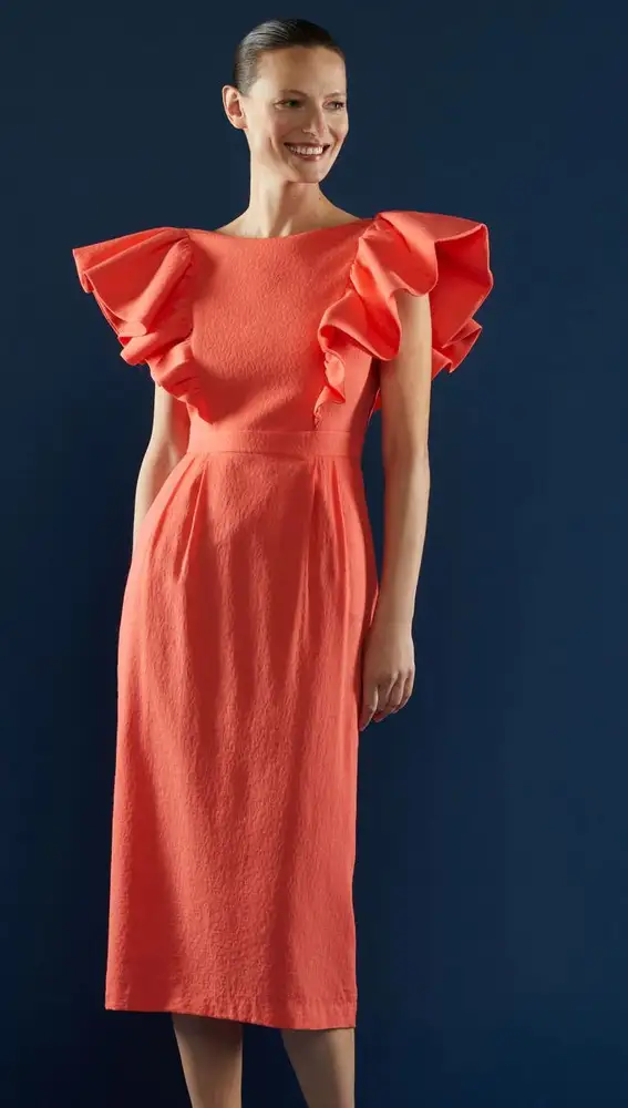 Vestido con volantes y color salmón