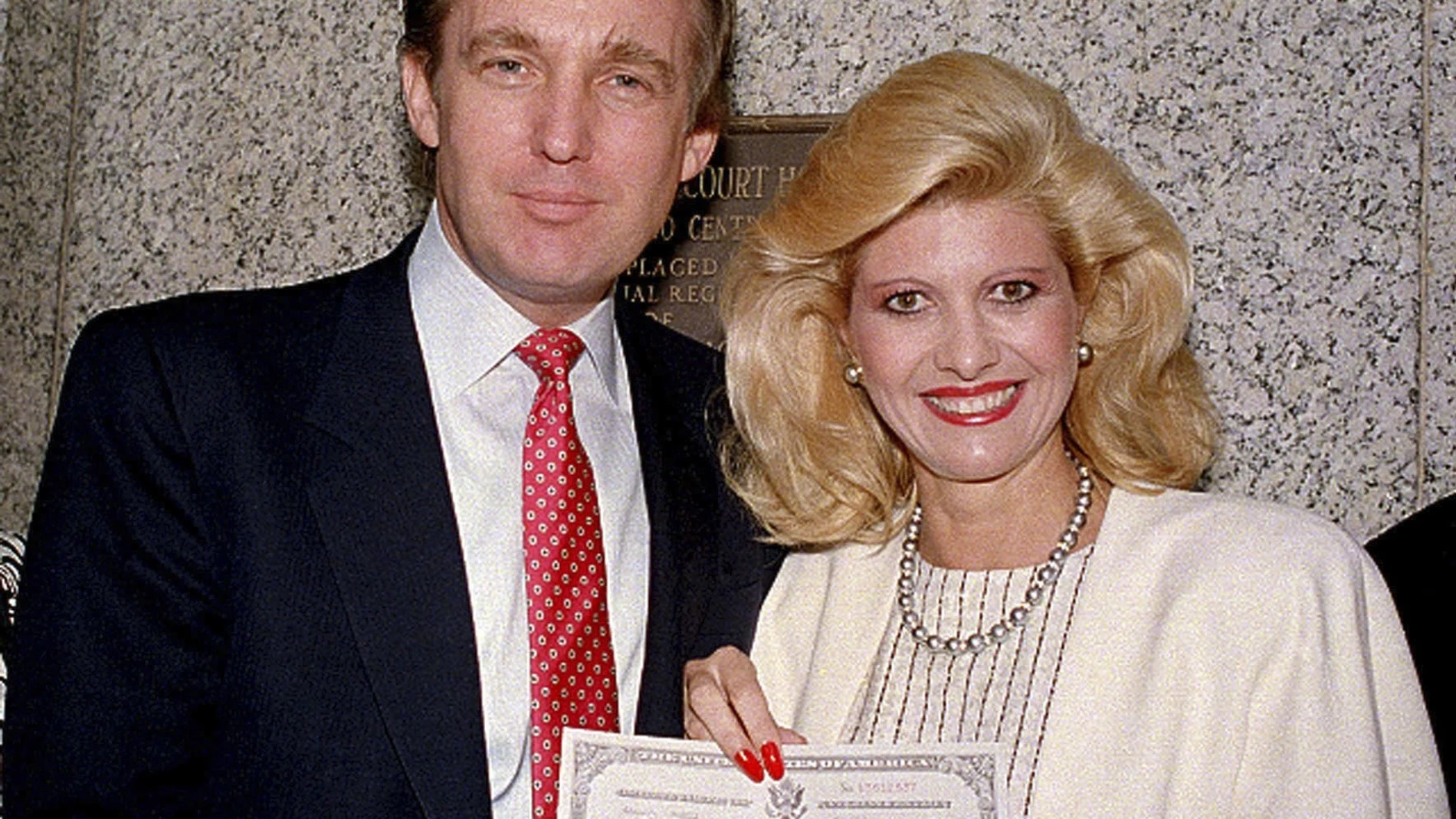 Donald Trump y su esposa Ivana en 1988