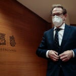 El conseller de Sanidad, Miguel Mínguez, informa en Les Corts sobre la evolución de la pandemia de la covid-19 en la Comunitat Valenciana y las medidas adoptadas para evitar la saturación hospitalaria ante el aumento de contagios