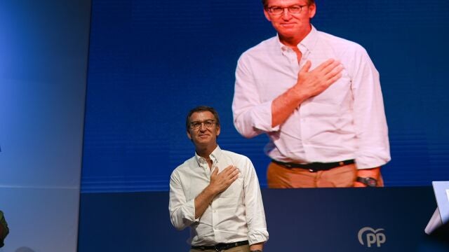 El presidente del Partido Popular, Alberto Núñez Feijóo, interviene en el XIII Congreso Regional del Partido Popular (PP) Extremadura, en la Institución Ferial de Badajoz (IFEBA), en Badajoz, Extremadura (España)