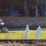 GRAF2167. VALLADOLID, 05/02/2022.- Efectivos de la Guardia Civil controlan el acceso a la zona donde este sábado se ha encontrado un cuerpo que podría corresponder a la joven Esther López, de 35 años, desaparecida hace veinticinco días en Traspinedo (Valladolid). EFE/R. García