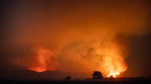 Incendio forestal de Monsagro en el termino municipal de Tenebrón(Salamanca)