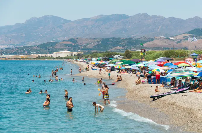 LA RAZÓN pregunta a los españoles: ¿Con quién va de vacaciones?