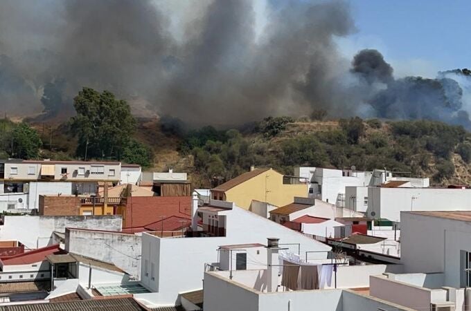 Incendio en las laderas del Conquero de Huelva. EUROPA PRESS