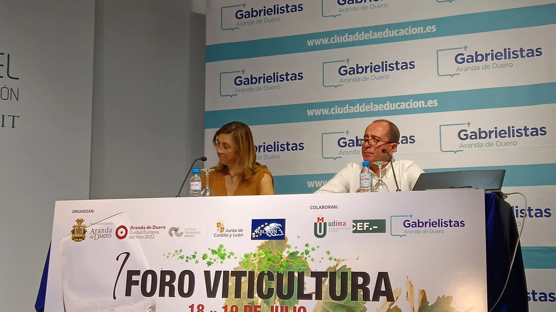 Raquel González alcaldesa de Aranda y Juan Carlos Prieto, jefe Area Investigación Agricola del ITACYL