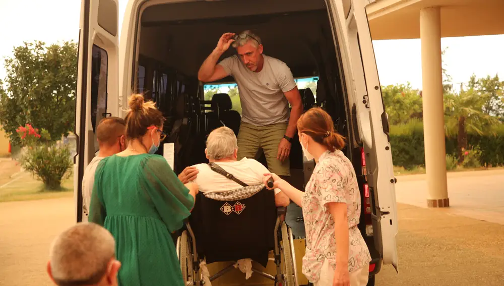 Evacuación de un residencia de ancianos en Santibañez de Tera