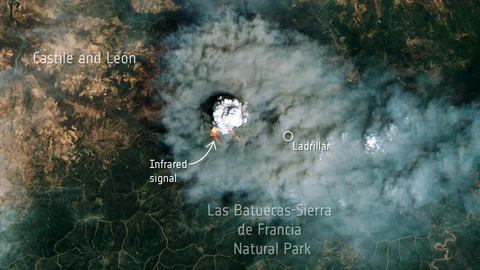 Imagen de satélite del incendio entre la Sierra de Francia y Las Hurdes