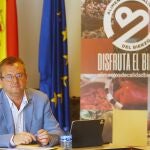 El consejero de Agricultura se reúne con el alcalde de Carracedelo (León), y los presidentes de los consejos reguladores