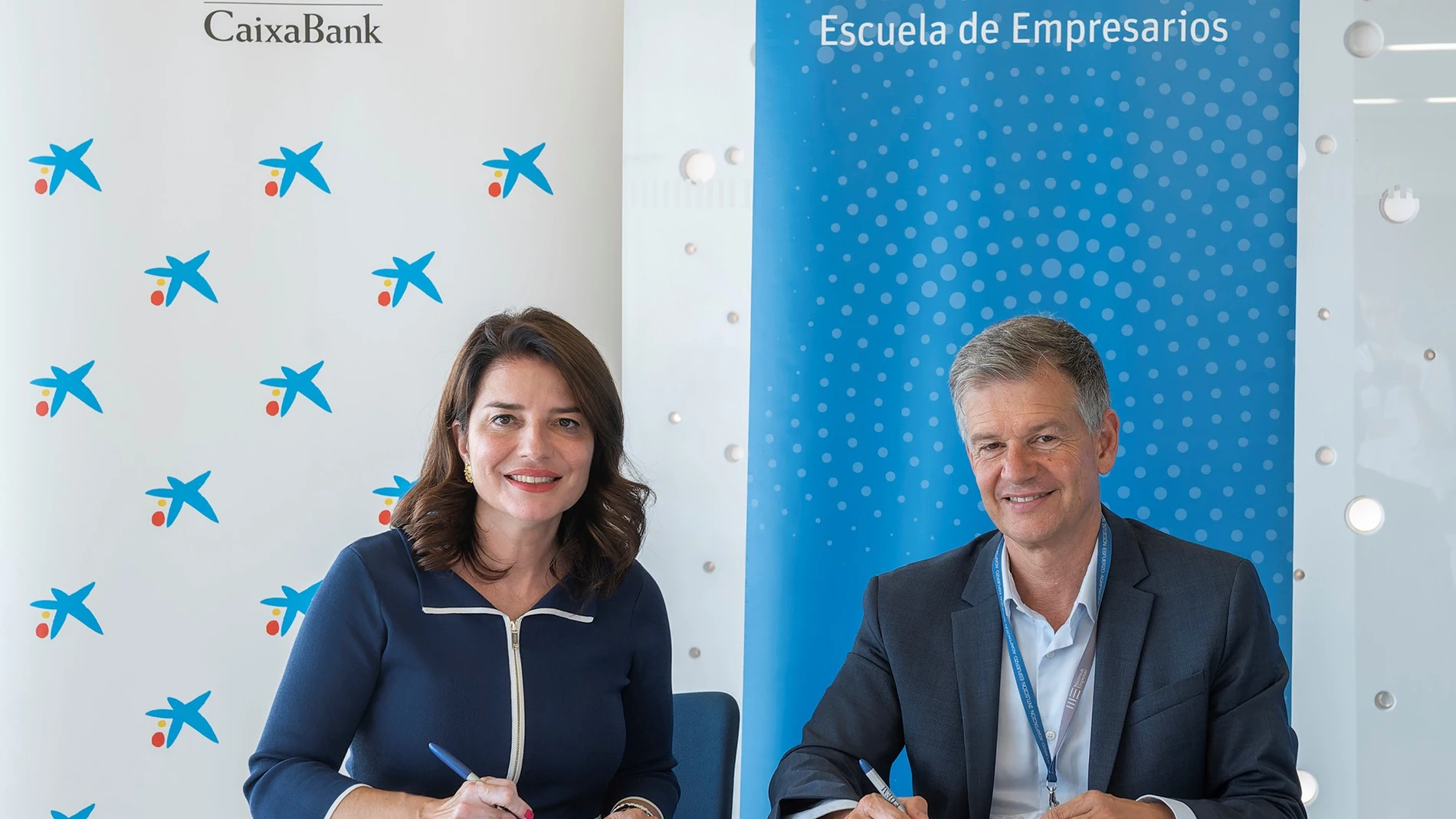 Hortensia Roig, presidenta de EDEM Escuela de Empresarios, y Xicu Costa, director territorial de CaixaBank en la Comunitat Valenciana