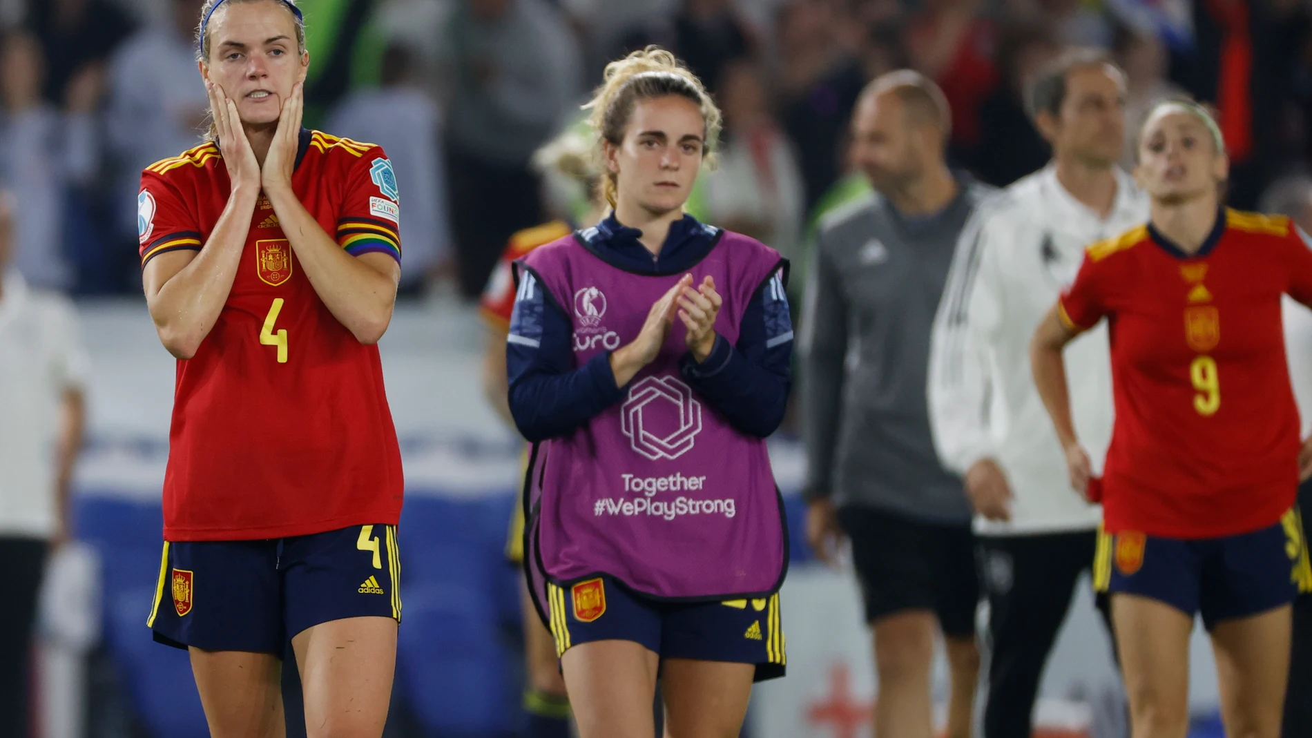 Las jugadoras españolas se lamentan después de la derrota en cuartos de final