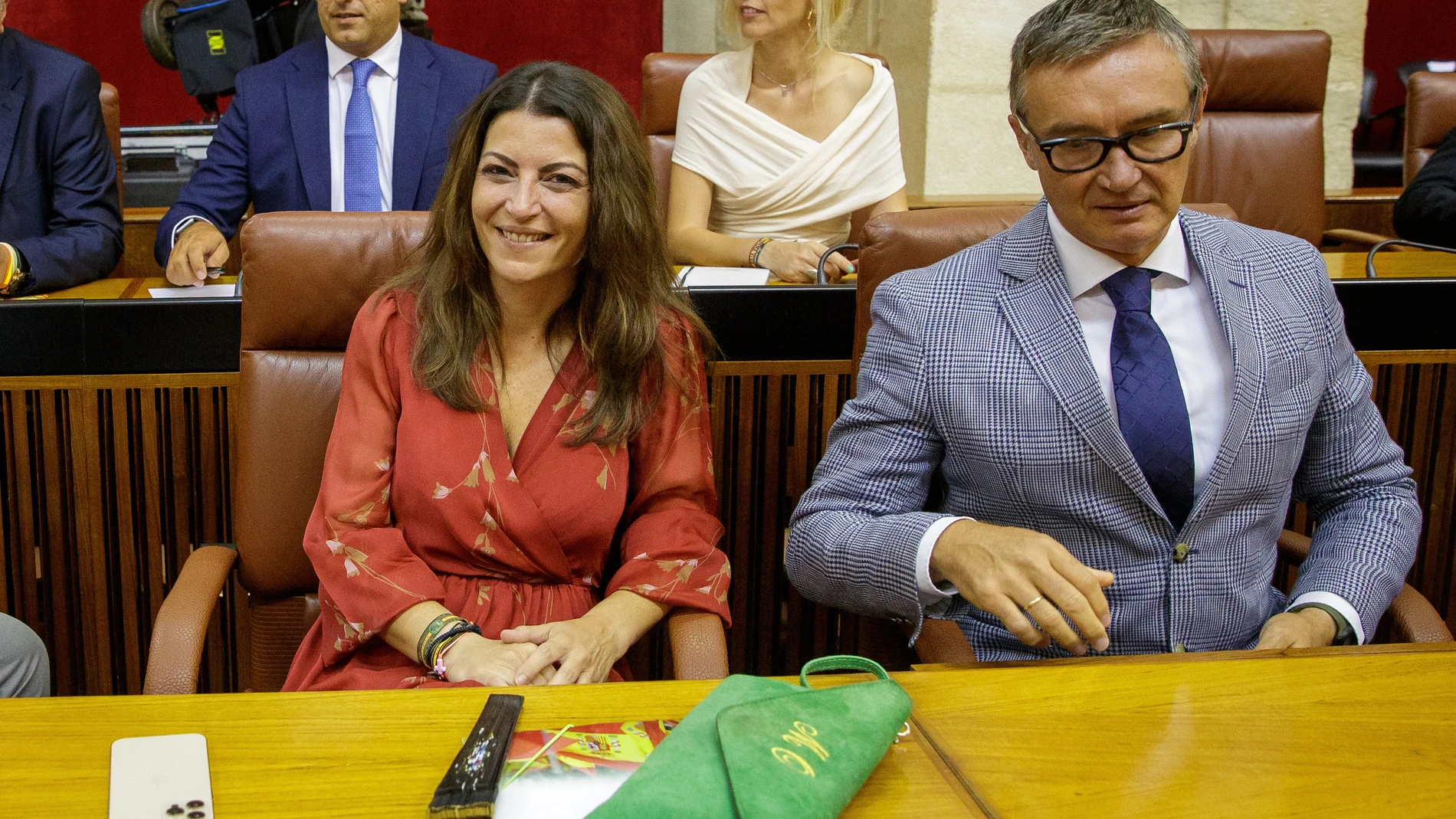 La portavoz del grupo de Vox Andalucía, Macarena Olona, sentada con los diputados de su grupo. EFE/Julio Muñoz