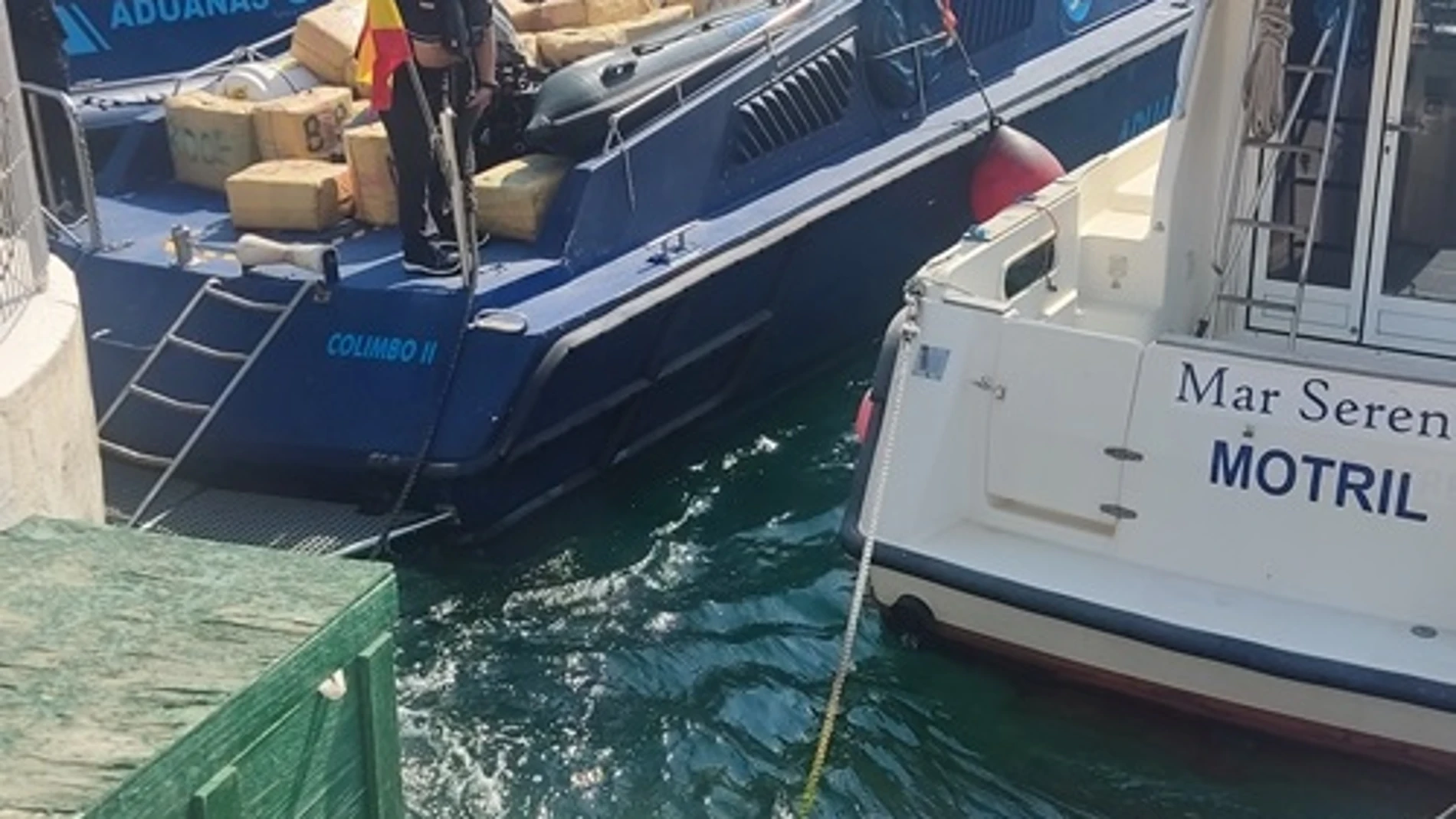 Lancha intervenida con toneladas de hachís. AEAT