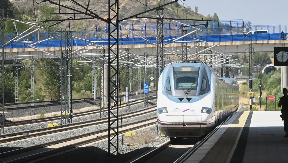 El primer tren AVE que llega a Burgos