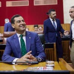 El presidente de la Junta de Andalucía, Juanma Moreno, durante la segunda jornada del debate de investidura
