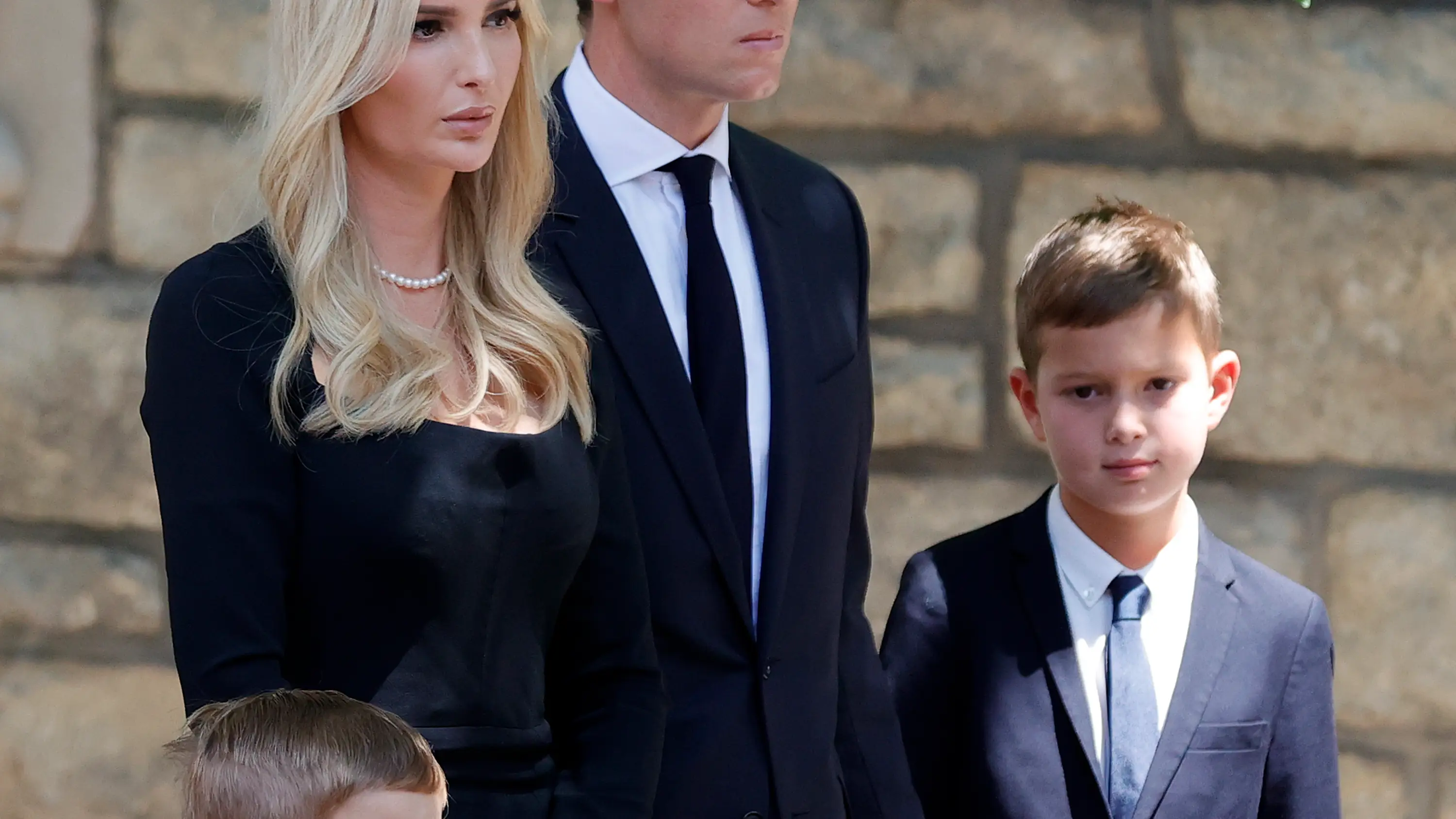 New York (United States), 20/07/2022.- Ivanka Trump and her husband Jared Kushner (R) and their children arrive for the funeral of her mother, Ivana Trump, the first wife of Former President Donald Trump at St. Vincent Ferrer Roman Catholic Church in New York, New York, USA, 20 July 2022. Ivana Trump, the first wife of former President Donald Trump, has died at age 73 on 14 July 2022. (Estados Unidos, Nueva York) EFE/EPA/JASON SZENES