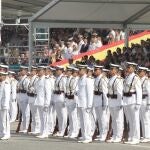 Entrega de despacho y jura de bandera en la Escuela Naval Militar de Marín