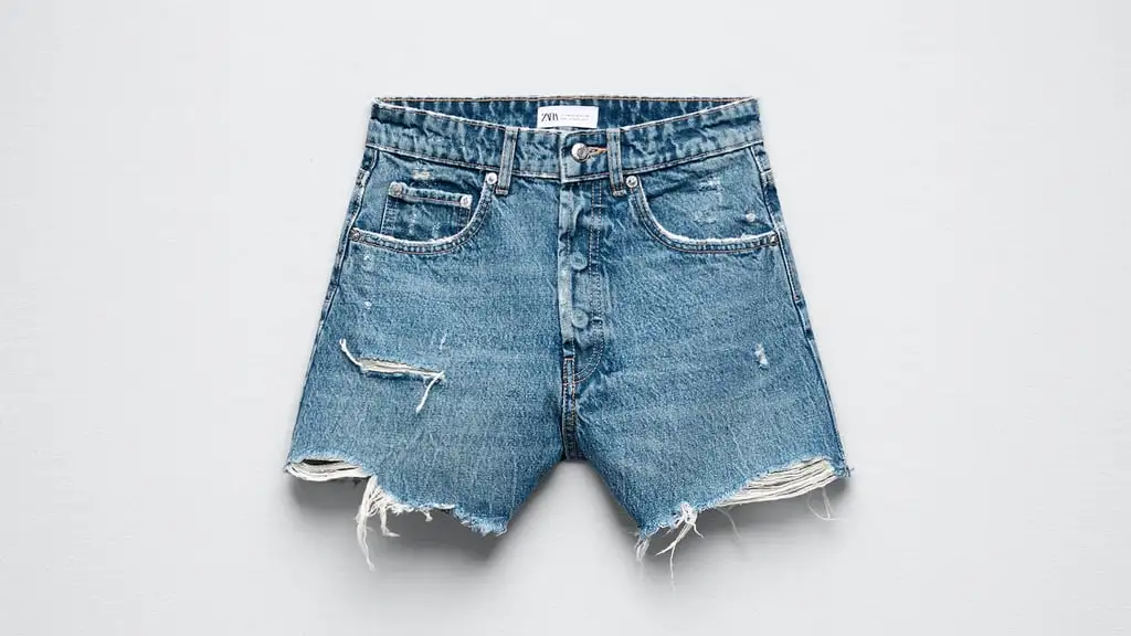 Short denim de cintura alta, de Zara