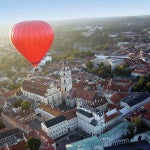 Descubrir Vilna desde un globo es una experiencia / Kęstutis Petronis- Lithuania Travel