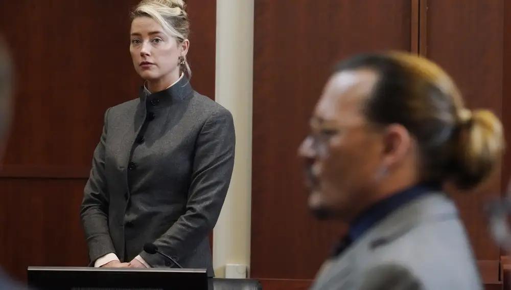 Amber Heard y Johnny Depp, durante el juicio
