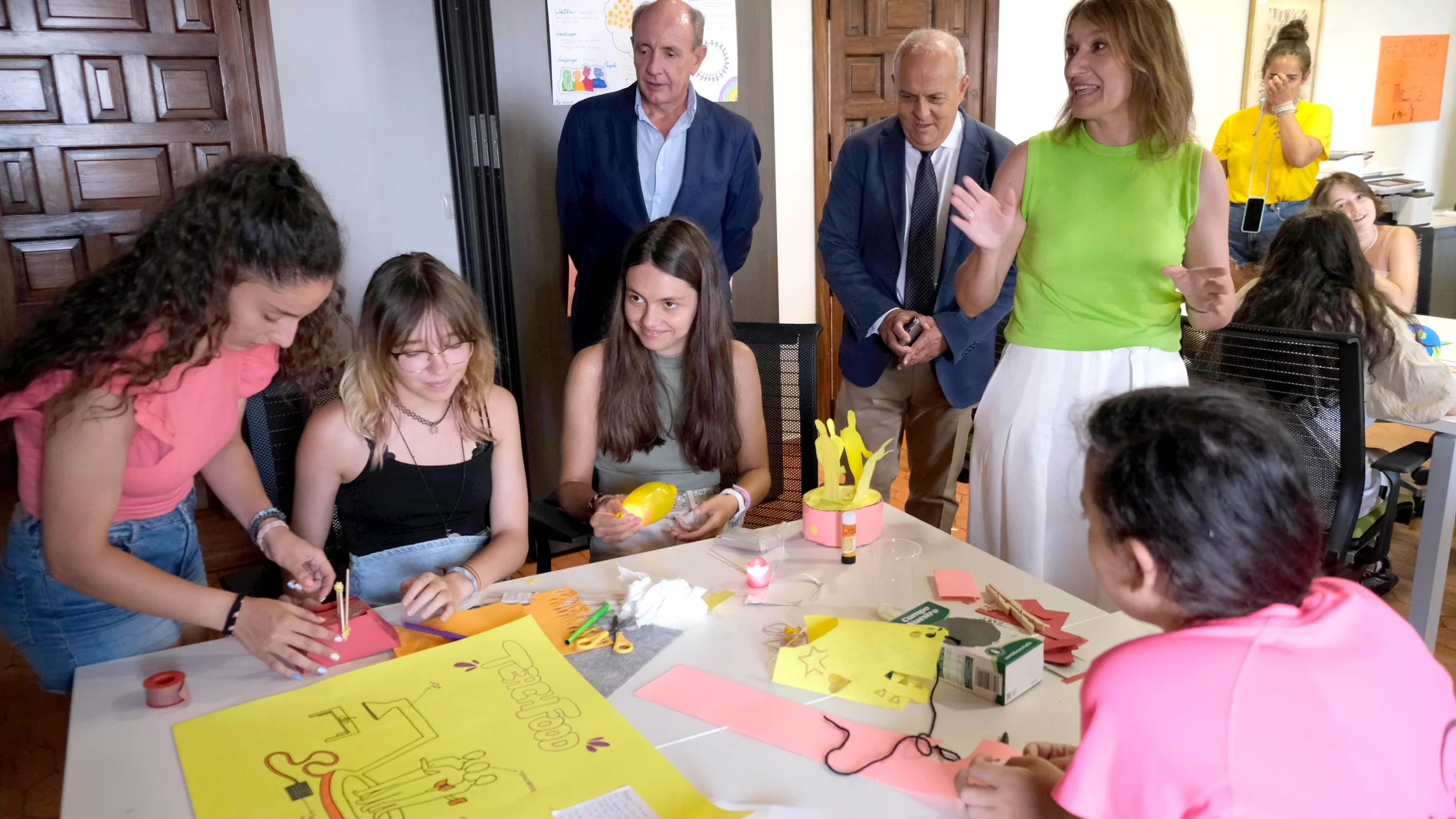 La consejera de Educación, Rocío Lucas, visita un centro educativo