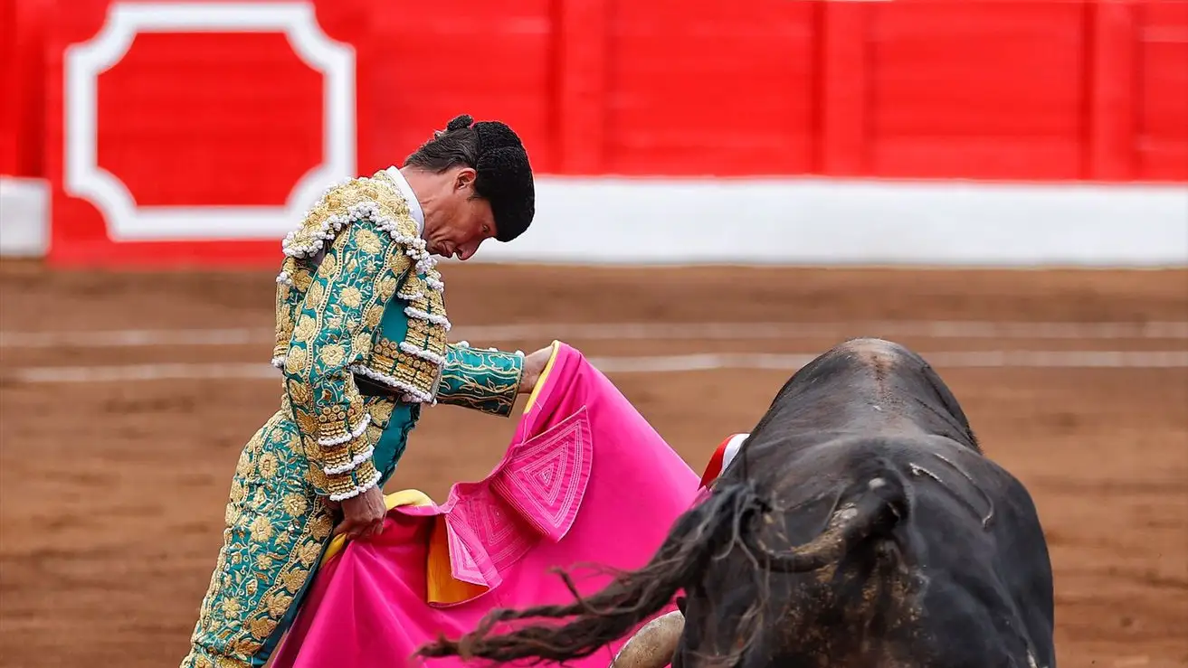 Precioso lance de Diego Urdiales a la verónica