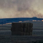 HUMANES (GUADALAJARA), 25/07/2022.- La Junta de Castilla-La Mancha ha solicitado la colaboración de la Unidad Militar de Emergencias (UME) para sofocar el incendio declarado este lunes en Humanes (Guadalajara), que se ha elevado esta tarde a nivel 2. EFE/Nacho Izquierdo