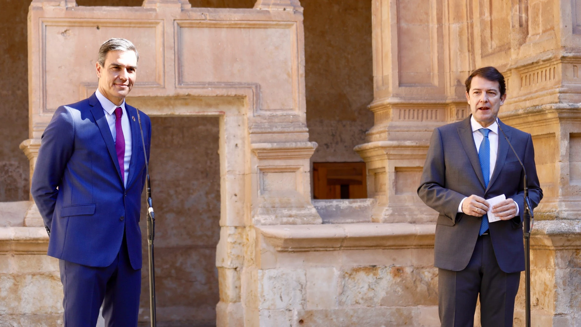 Los presidentes Alfonso Fernández Mañueco y Pedro Sánchez durante la Conferencia de Presidentes celebrada en Salamanca