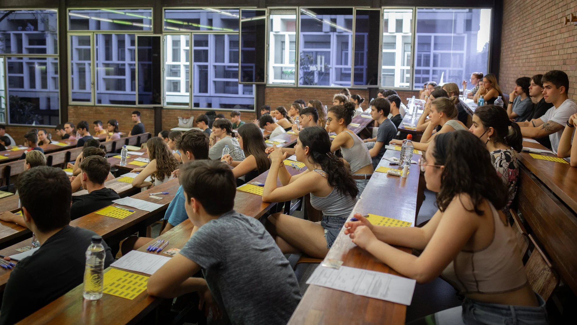 Varios alumnos en una clase en la Universitat de Barcelona David Zorrakino / Europa Press