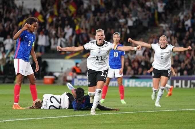 Popp celebra el segundo gol de Alemania