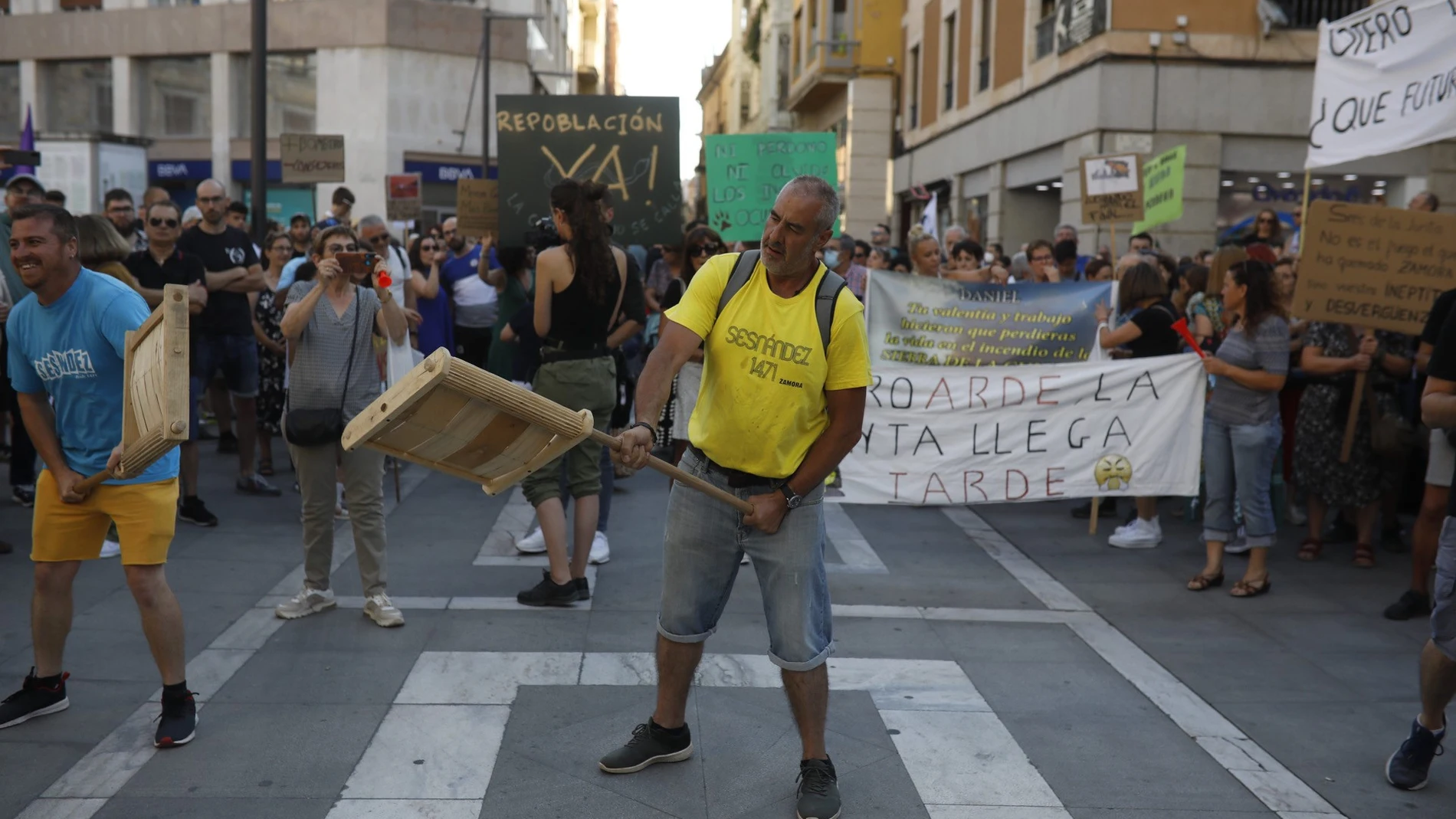 Manifestación reciente de la plataforma 'La culebra no se calla' tras los incendios sucedidos en Zamora este verano