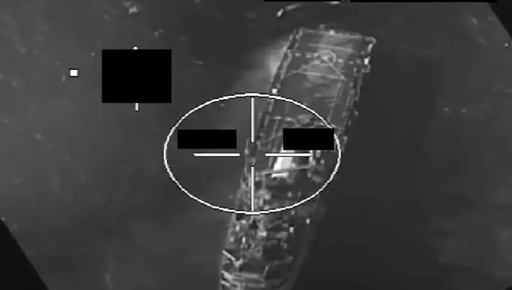 El USS Denver atacado desde un F-18 de la Fuerza Aérea de EEUU