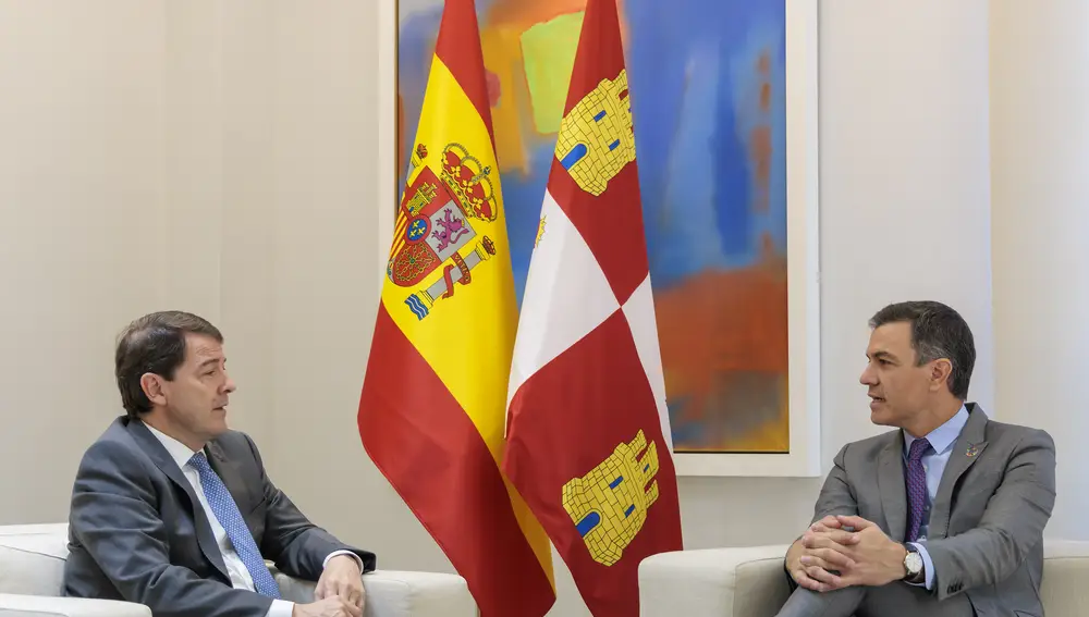 Reunión en La Moncloa de Alfonso Fernández Mañueco y Pedro Sánchez