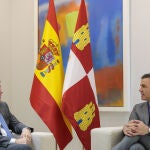 Reunión hace dos años en La Moncloa de Alfonso Fernández Mañueco y Pedro Sánchez