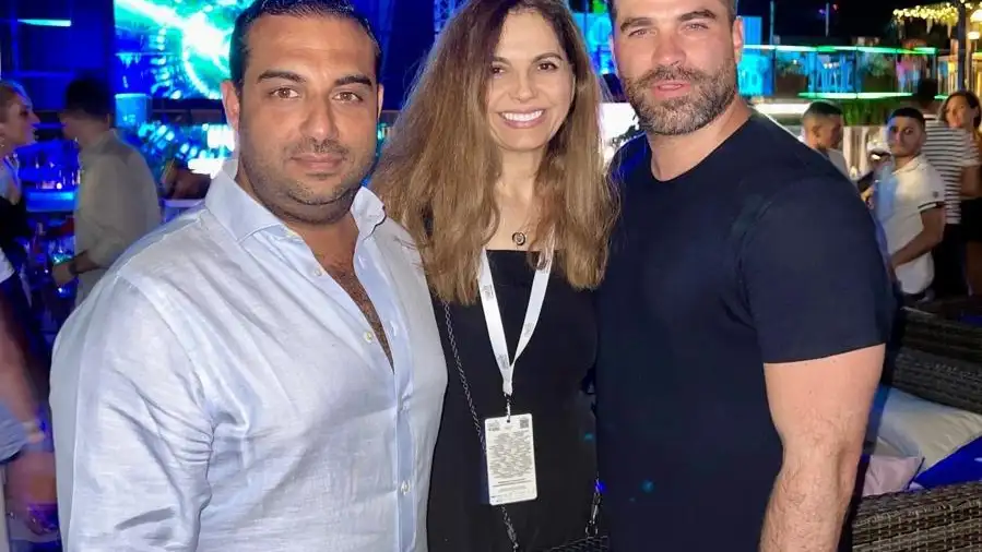 Kabir C. Sukhwani, Nasrin Zhiyan y Alejandro Nones