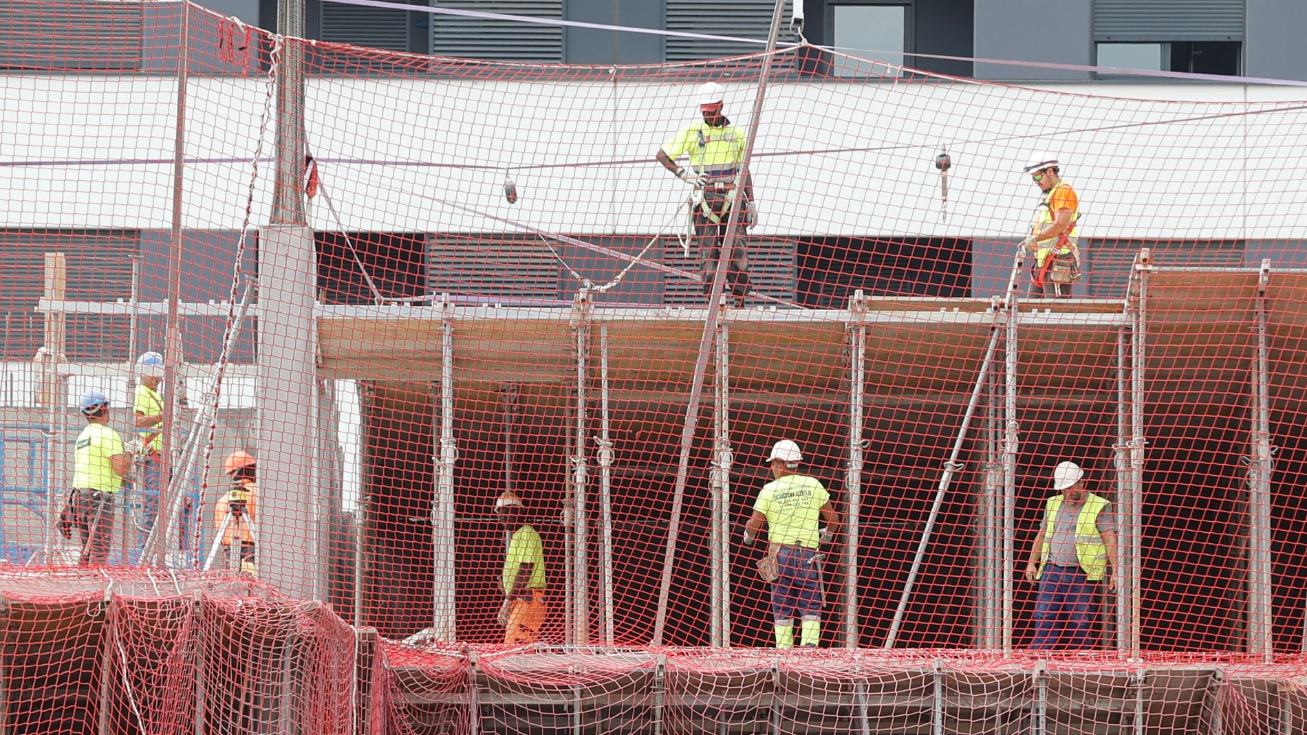 el sector de la construcción el que mejor se ha comportado, donde el número de desempleados ha disminuido en 112 personas.