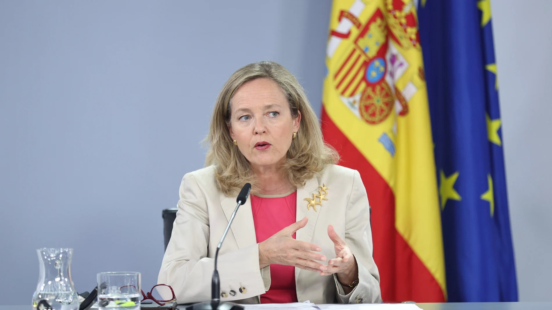 La vicepresidenta primera y ministra de Asuntos Económicos y Transformación Digital, Nadia Calviño, en una rueda de prensa posterior al Consejo de Ministros, en el Palacio de La Moncloa, a 26 de julio de 2022, en Madrid (España)