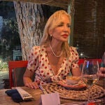 Carmen Lomana disfrutando de la noche en Marbella.