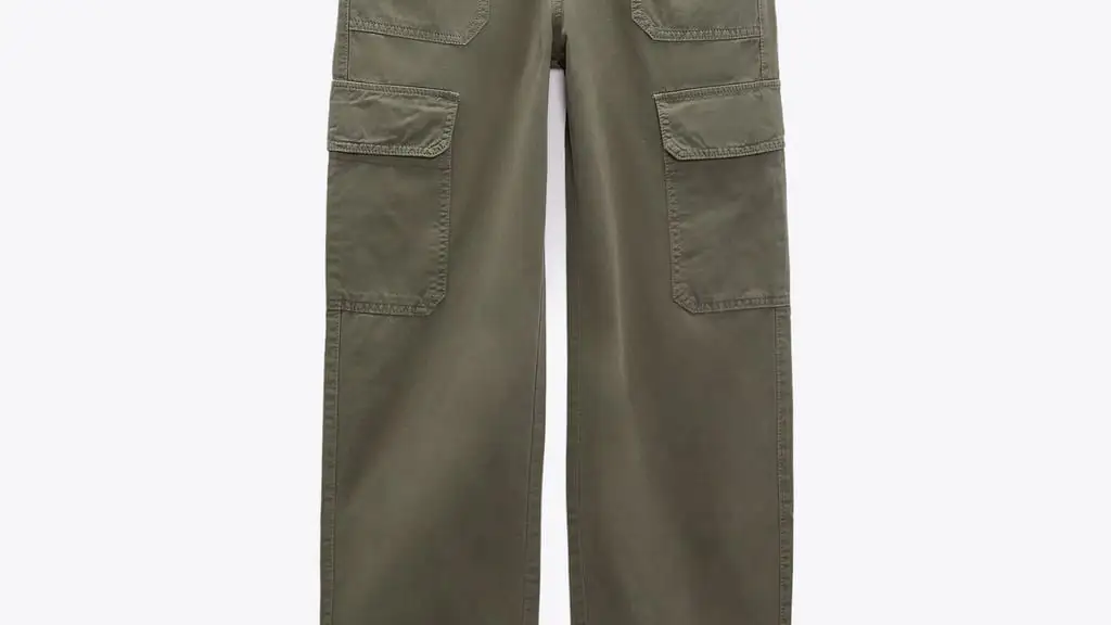 Pantalón cargo straight, de Zara