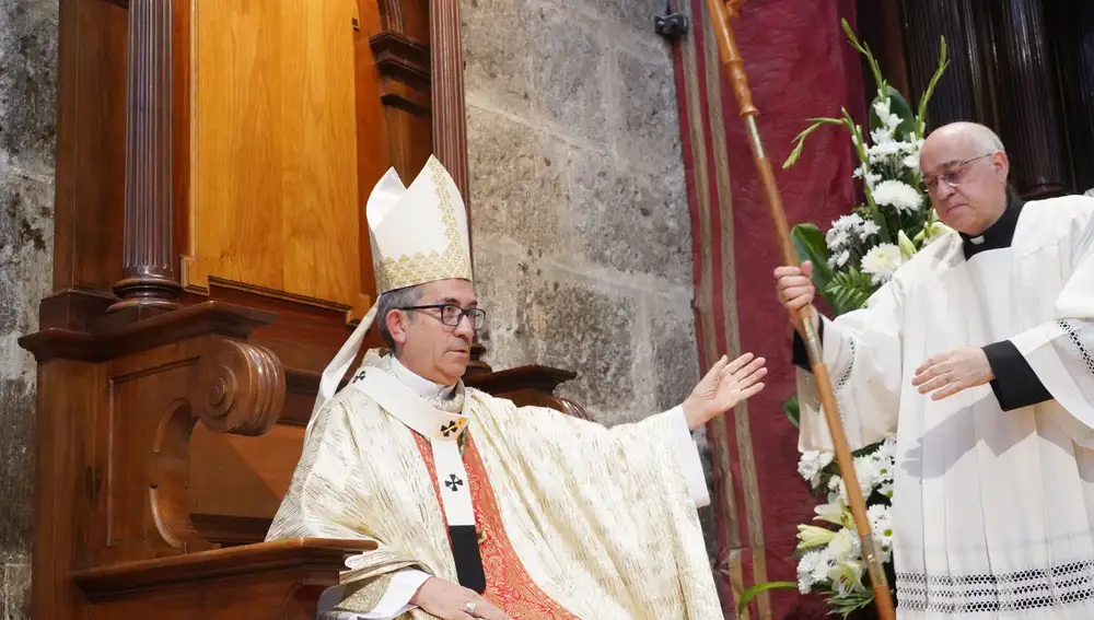 El arzobispo electo de Valladolid, Luis Arguello, toma posesión de la Archidiócesis