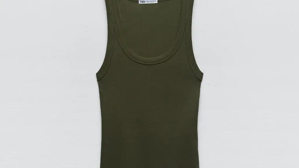 Camiseta básica tirantes, de Zara