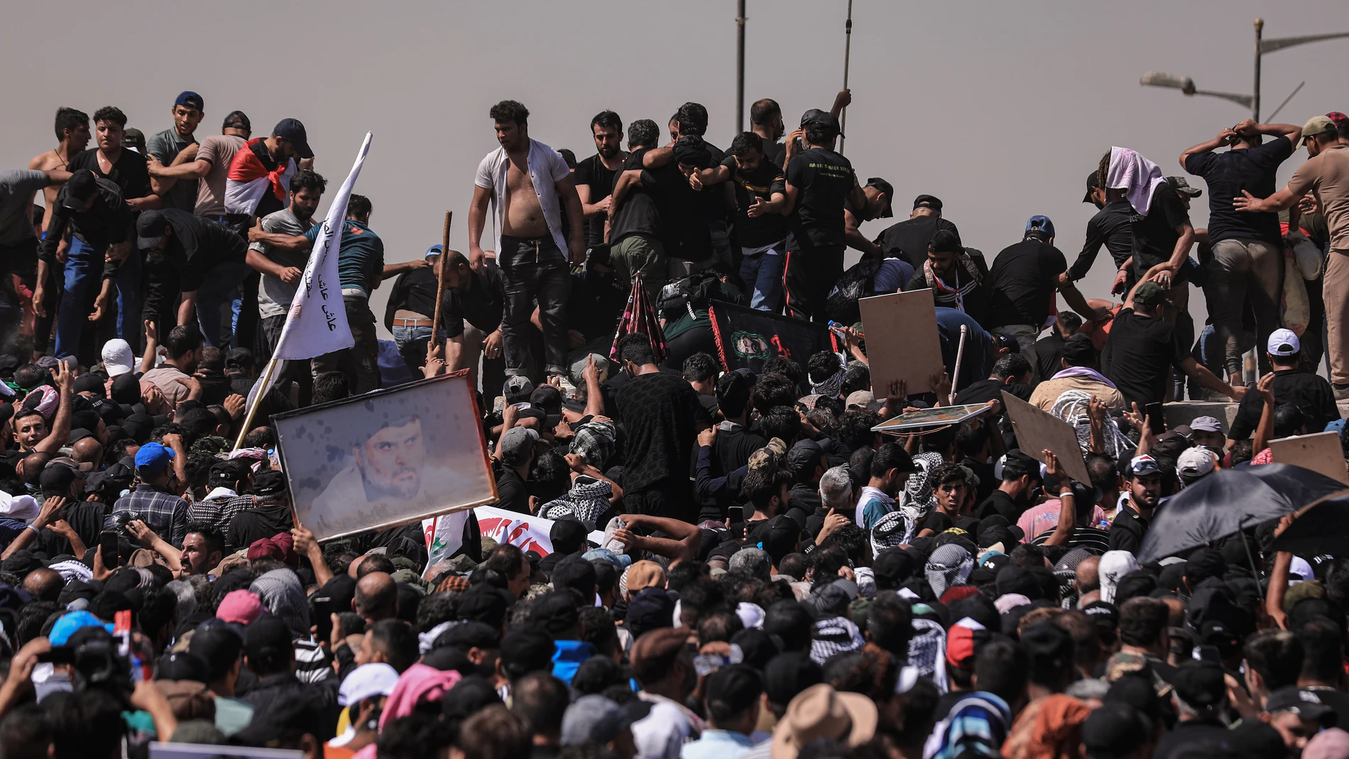 Manifestantes ocupan el Parlamento iraquí