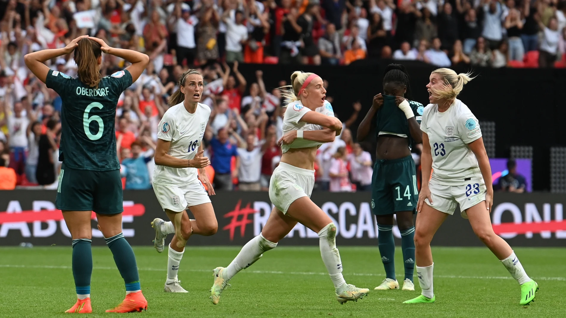 Kelly celebra el gol de la victoria de Inglaterra