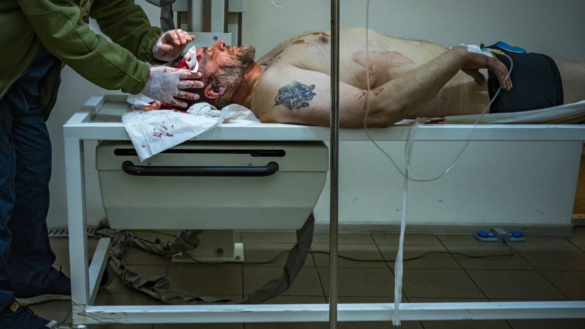 Médicos atienden a soldados ucranianos heridos en Zaporiyia